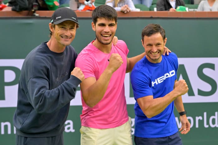 Carlos Alcaraz, center, with his coaches Juan Carlos Ferrero, left, and Juanjo Moreno, right.